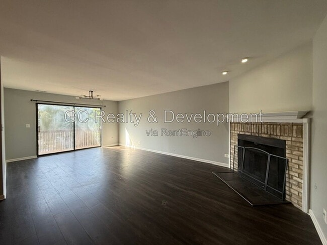 Building Photo - 320 Deer Glen Way