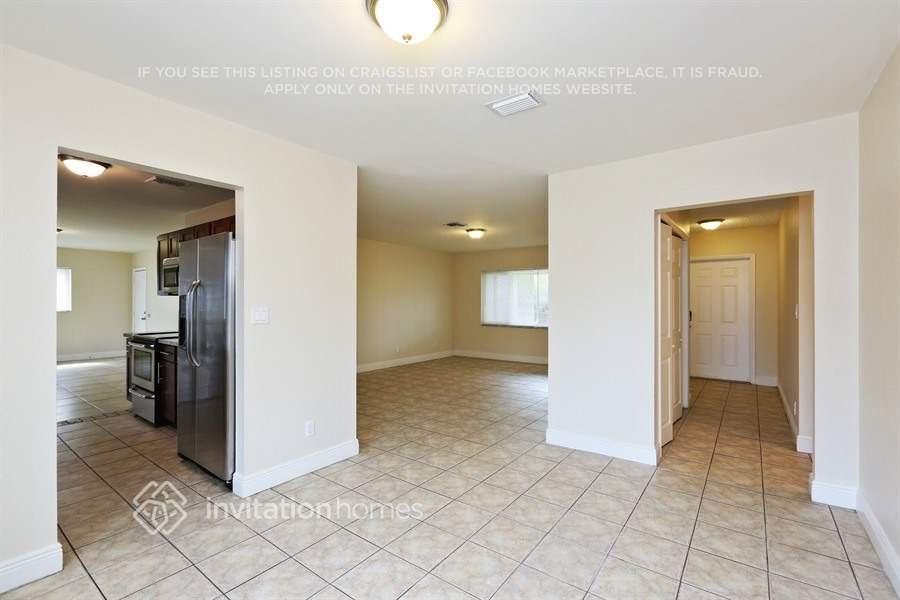 Building Photo - 4904 SW 90th Ave