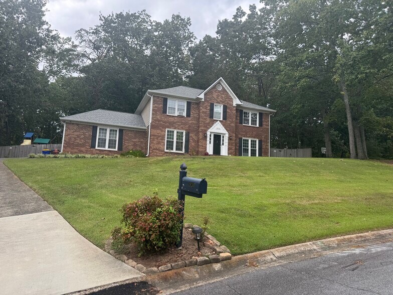 Building Photo - 1930 Oak Ridge Ct