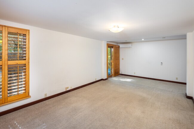 Building Photo - 6969 Niumalu Loop