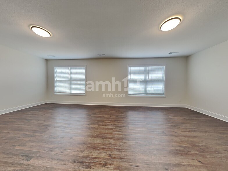 Building Photo - 2768 Silent Springs Ln