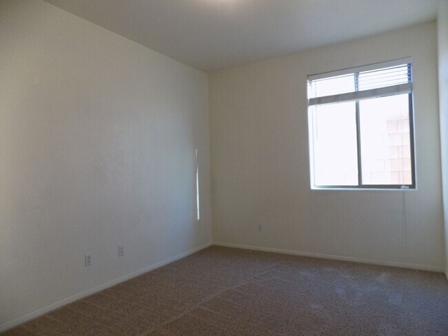 Building Photo - Single Story 4 Bedroom