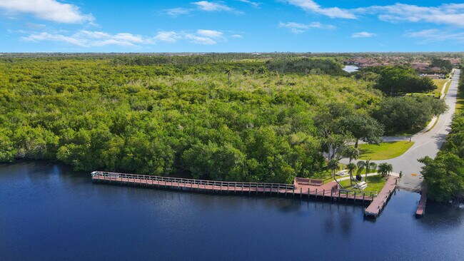 Building Photo - 540 SW South River Dr