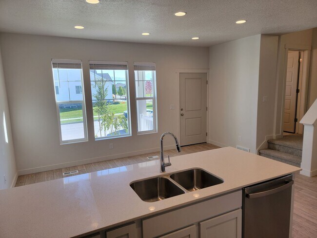 Building Photo - BRAND NEW Gorgeous Magna Townhomes!!!