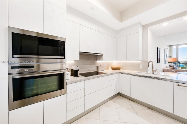 Building Photo - 100 South Pointe Dr