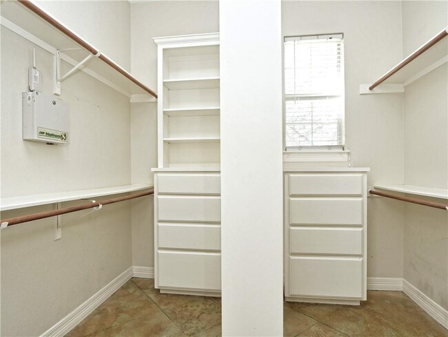 Building Photo - 1105 Ottawa Dr