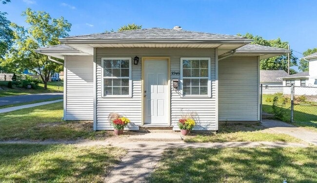 Building Photo - 3245 Ardmore Trail