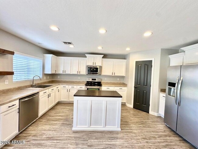 Building Photo - 11569 W Cinnabar Ave