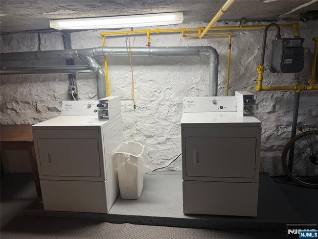 Building Photo - 322 Anderson Ave