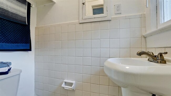 Building Photo - 1815 2nd Ave E