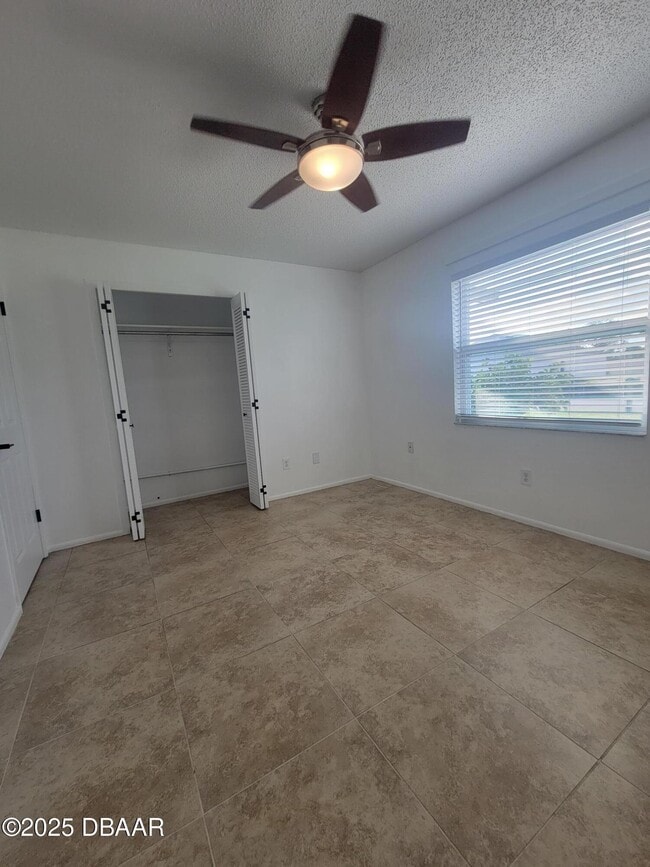 Building Photo - 1112 5th St