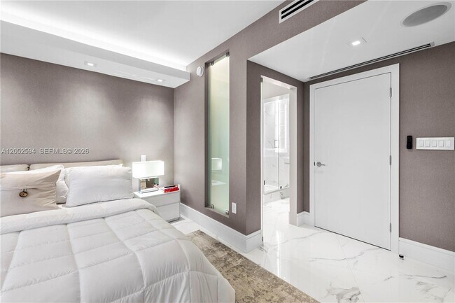 Building Photo - 10190 Collins Ave