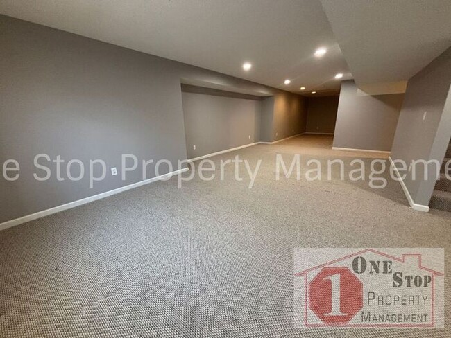Building Photo - Luxury 5 bedroom, 4 bathroom Home Availabl...