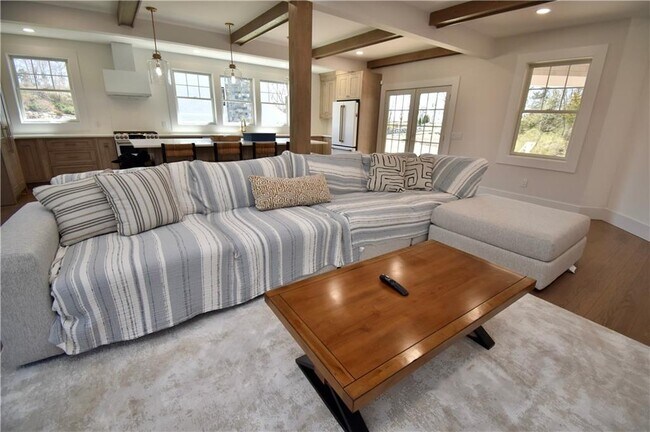 Building Photo - 5 Phil's Path