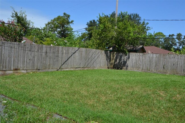 Building Photo - 8626 Nairn St