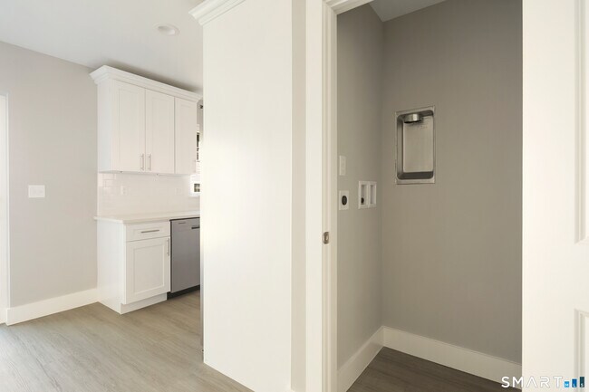 Building Photo - 91 Taft Pointe