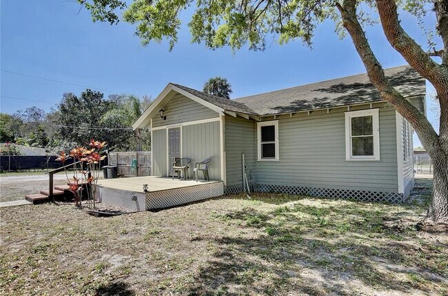 Building Photo - 3807 S Sanford Ave