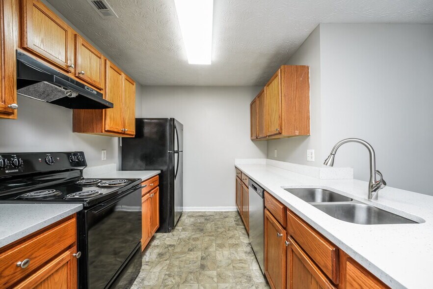 Building Photo - 2286 Strathmoor Manor Dr
