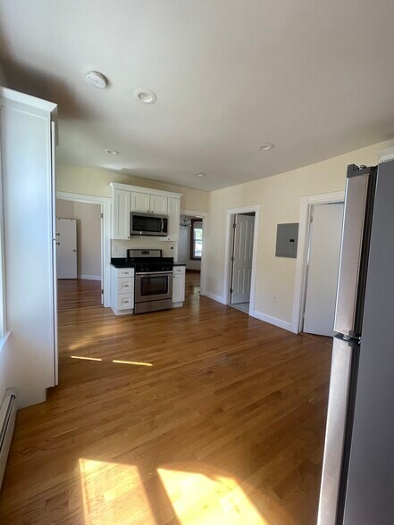 Building Photo - 48 Chester Ave