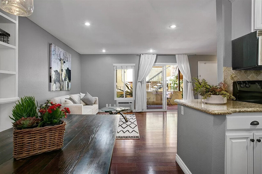 Dining & Living Room - 2319 Curlew St