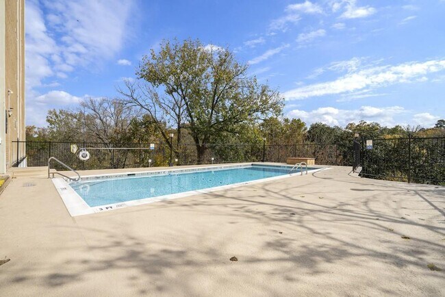 Building Photo - 2285 Peachtree Rd NE