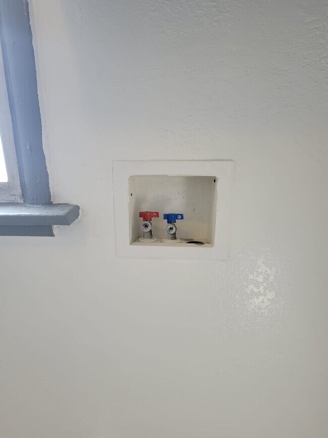 Building Photo - 1315 W 101st St