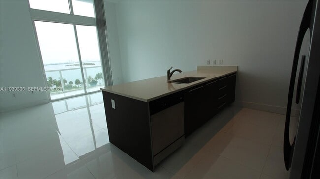 Building Photo - 1900 N Bayshore Dr