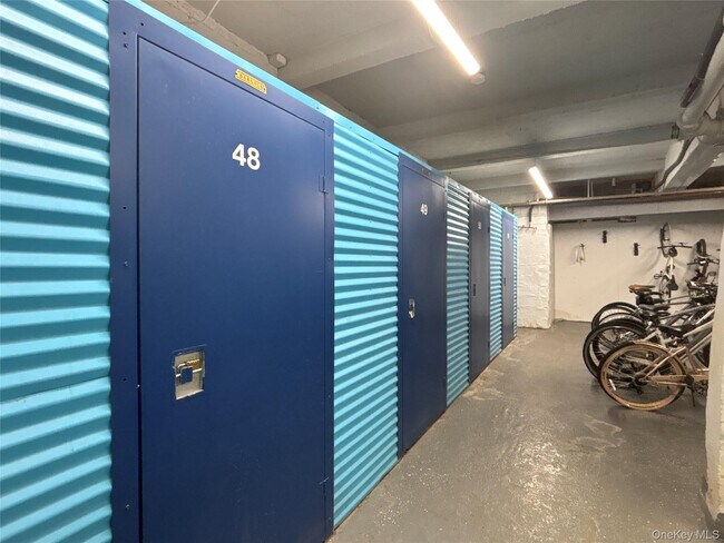 Building Photo - 8 Barstow Rd