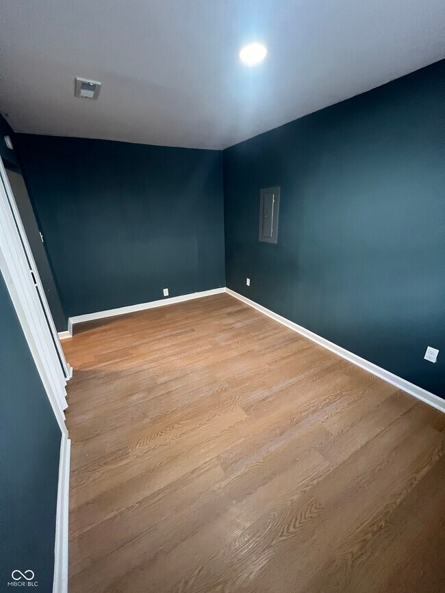 Building Photo - 2532 N Temple Ave