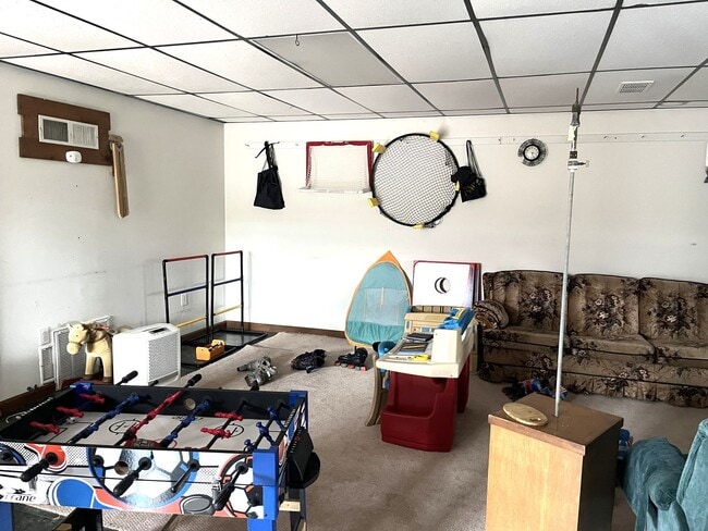 Building Photo - Spacious 4BR/3.5BA Single Family Home on 2...