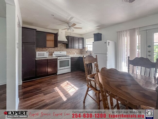 Building Photo - Comfortable Living and Easy Access!