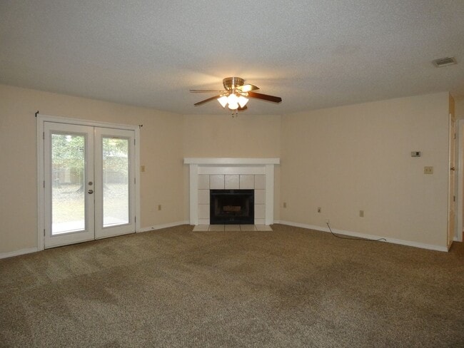 Building Photo - Spacious 3-Bedroom Home — Large Backyard