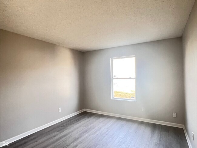 Building Photo - 713 Hollowood Ln