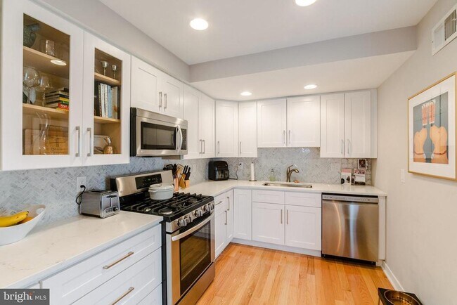 Building Photo - 811 N Bucknell St
