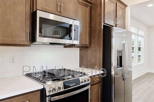 Building Photo - 214 Cali Wy