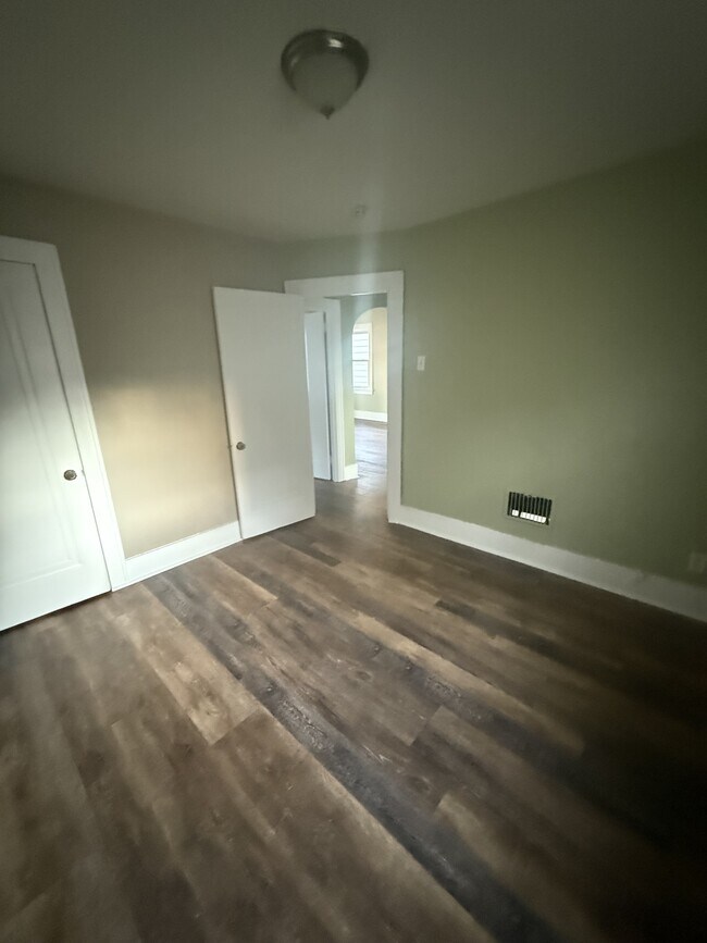 Building Photo - 2900 Clermont Ave