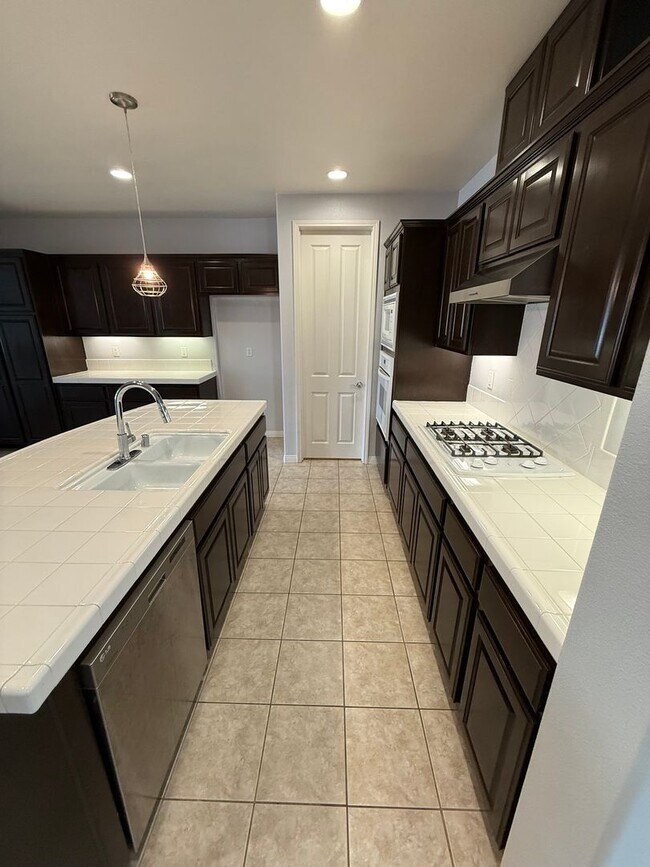Building Photo - Elegant 4-Bedroom, 3-Bathroom Home with 3-...