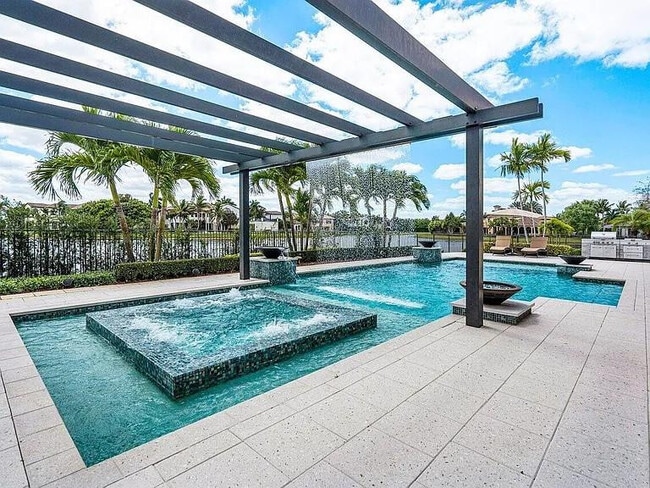 Building Photo - 17511 Cadena Dr