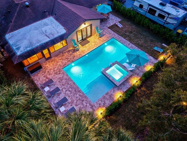 Building Photo - 2641 Hyde Park St