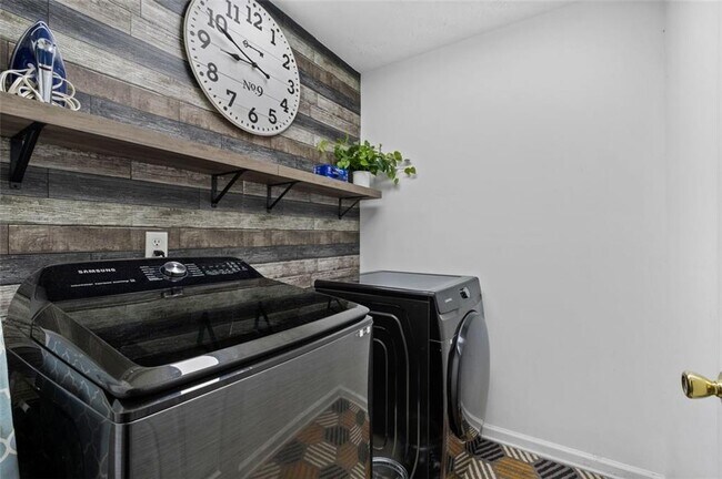 Building Photo - 6115 Riveroak Terrace