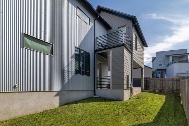 Building Photo - 6021 Seville Dr