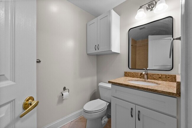 Building Photo - 727 Monroe St