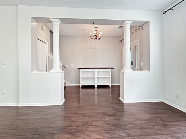 Building Photo - 8449 Forestview Ln N