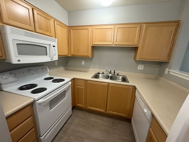 Building Photo - Belleau Woods: Your Home is Waiting!