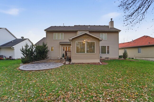 Building Photo - TIMELESS COMFORT!! 4 Bedroom, 4 Bathroom Home in Urbandale!