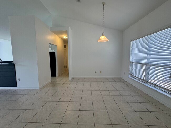 Building Photo - 90 Flamingo Dr
