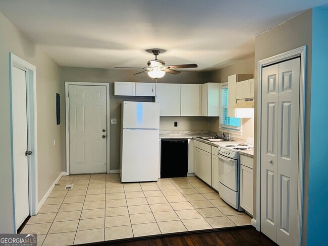 Building Photo - 4531 Wesley Dr