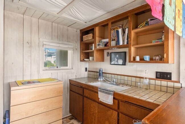 Building Photo - 128 Crescent Bay Dr