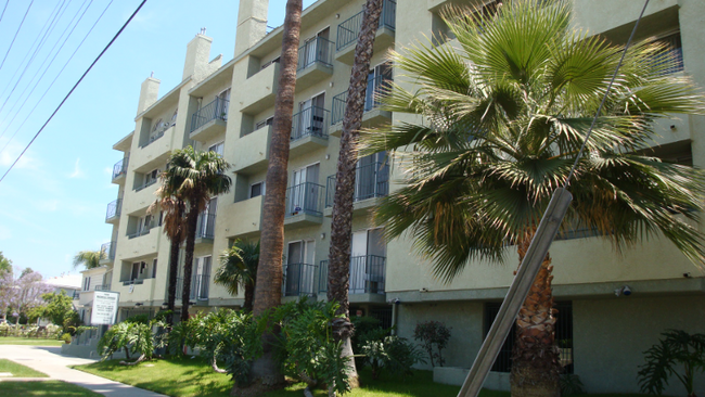 Building Photo - 11936 Magnolia Blvd