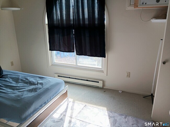 Building Photo - 585 Park Rd